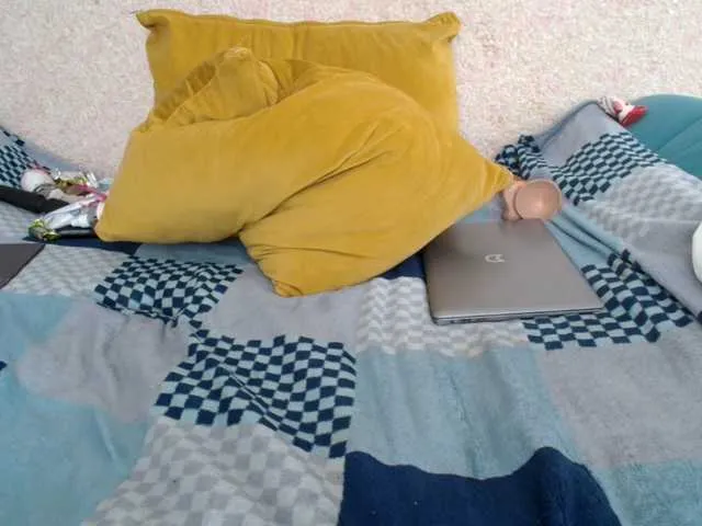 Live sex webcam photo for MILAax #291852554