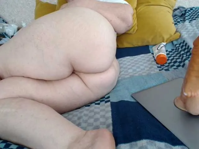 Live sex webcam photo for MILAax #291866376