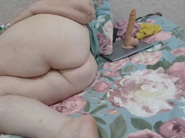 Live sex webcam photo for MILAax #292376759