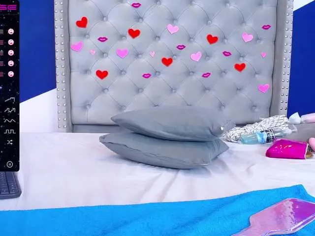 Live sex webcam photo for MILLIIECAT #272444180