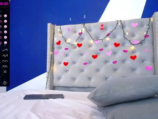 Live sex webcam photo for MILLIIECAT #272546839