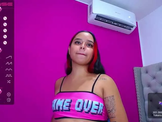 Live sex webcam photo for MILLIIECAT #274264531