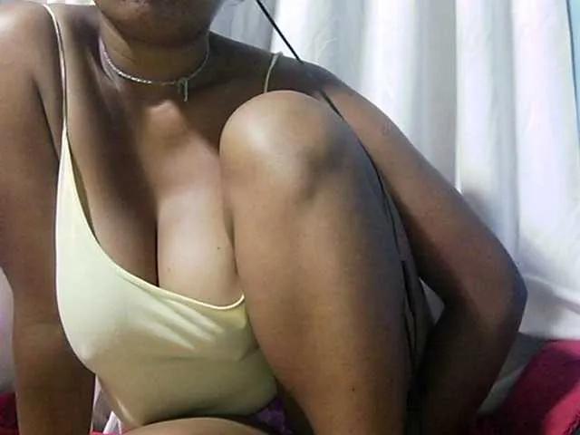 Live sex webcam photo for MIRANDAW #271740665