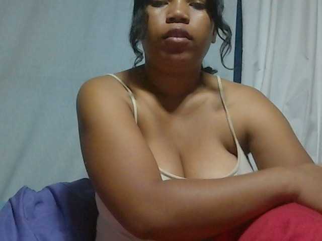 Live sex webcam photo for MIRANDAW #275433257