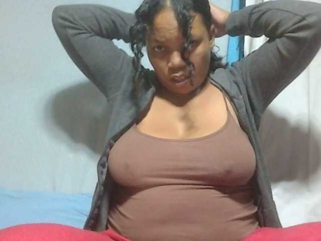 Live sex webcam photo for MIRANDAW #275490895