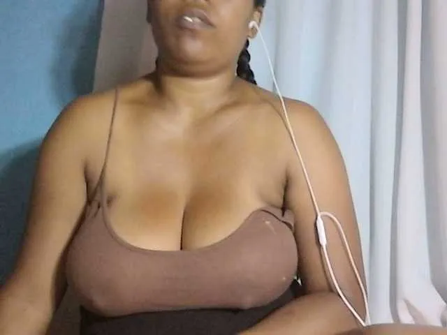 Live sex webcam photo for MIRANDAW #277662646