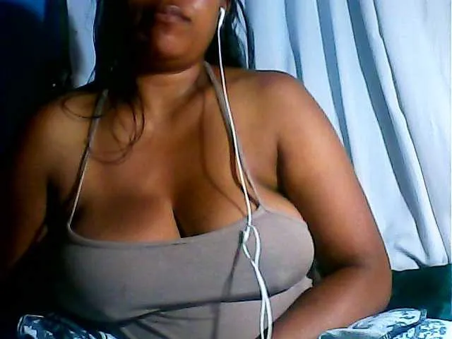 Live sex webcam photo for MIRANDAW #293556729