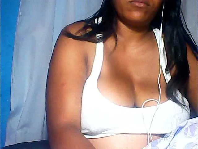 Live sex webcam photo for MIRANDAW #293573716