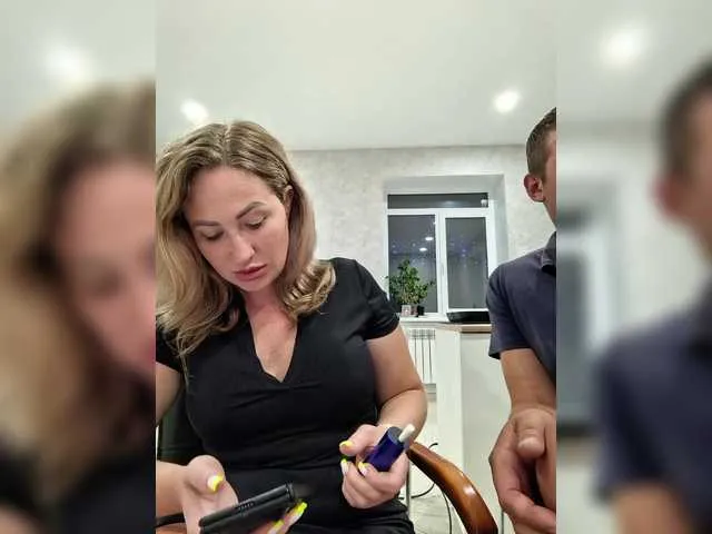 Live sex webcam photo for MOLLY-7 #291348924