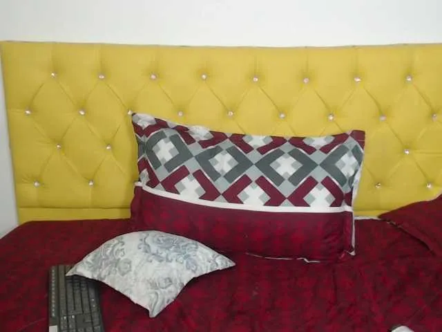 Live sex webcam photo for MONA- #272964412