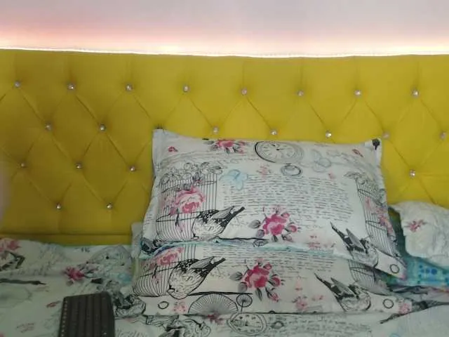 Live sex webcam photo for MONA- #273094072