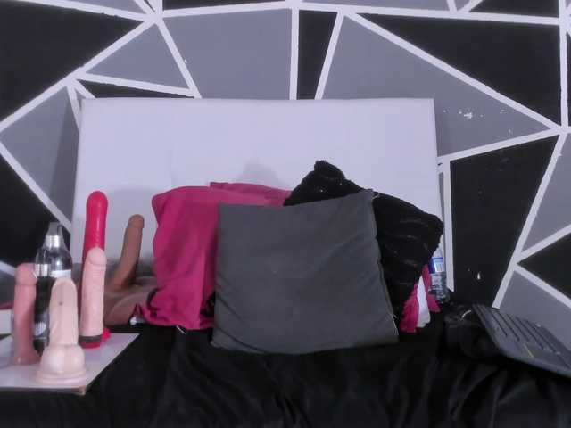 Live sex webcam photo for MONICA-ANDRADE #291214553