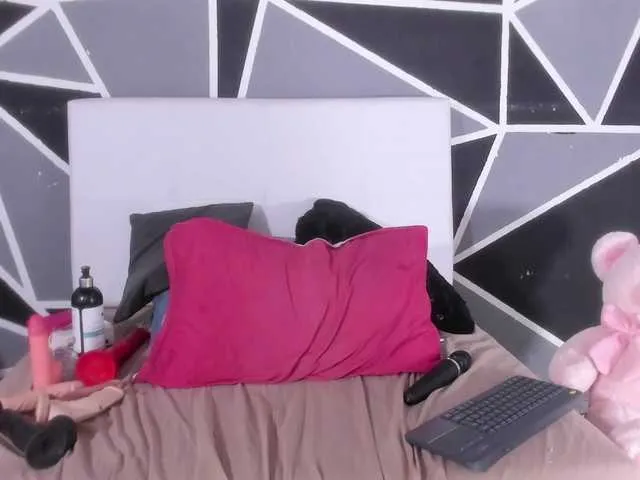 Live sex webcam photo for MONICA-ANDRADE #291403523