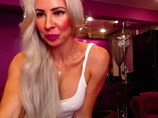 Live sex webcam photo for Maaarrrgggooo #271801129