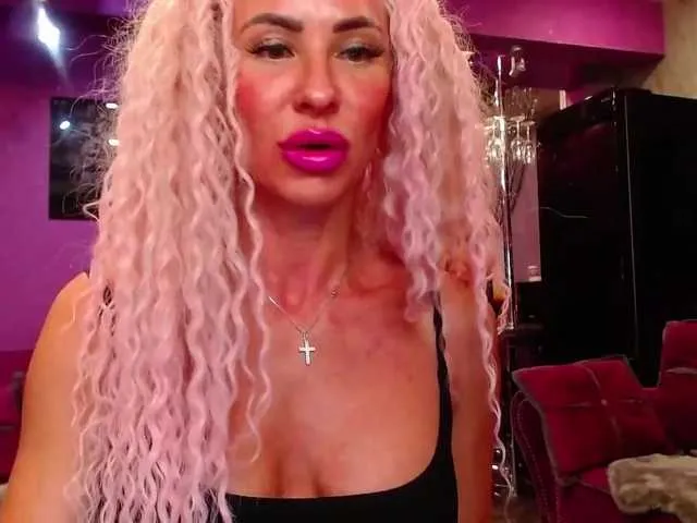 Live sex webcam photo for Maaarrrgggooo #271968723