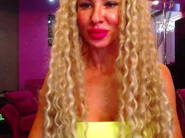 Live sex webcam photo for Maaarrrgggooo #273729416