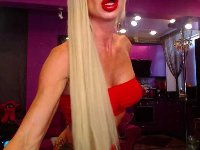 Live sex webcam photo for Maaarrrgggooo #274247224