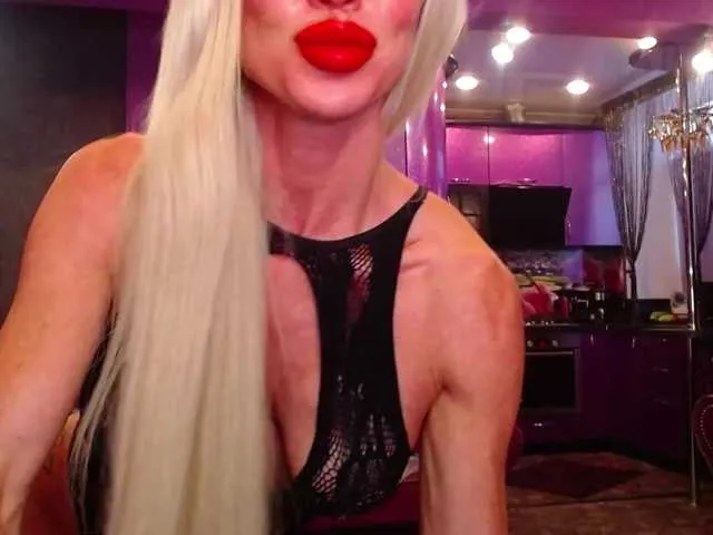 Live sex webcam photo for Maaarrrgggooo #274382054