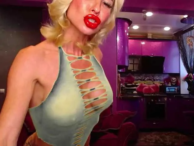 Live sex webcam photo for Maaarrrgggooo #275440016