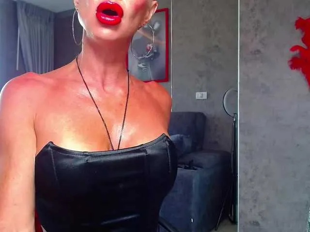 Live sex webcam photo for Maaarrrgggooo #277630527