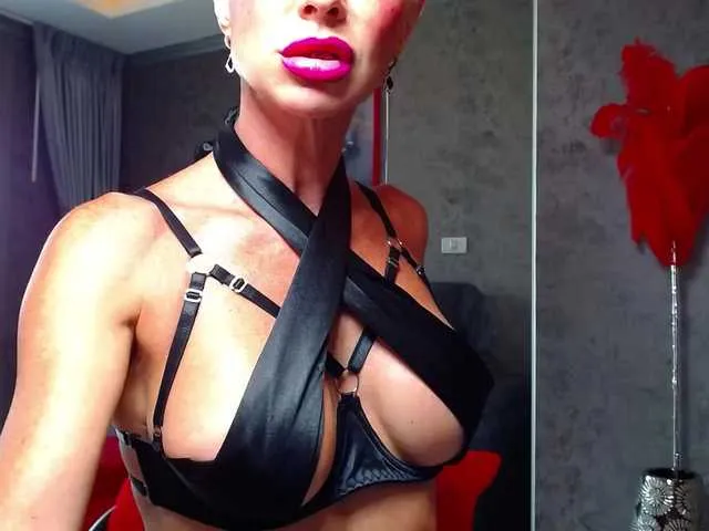 Live sex webcam photo for Maaarrrgggooo #277769061