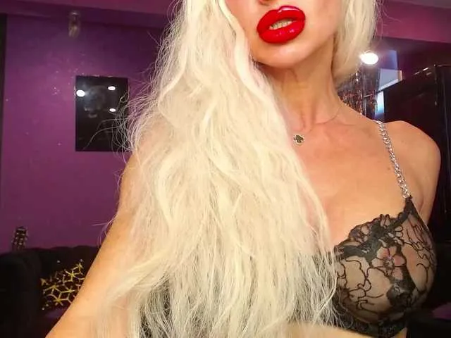 Live sex webcam photo for Maaarrrgggooo #278088715