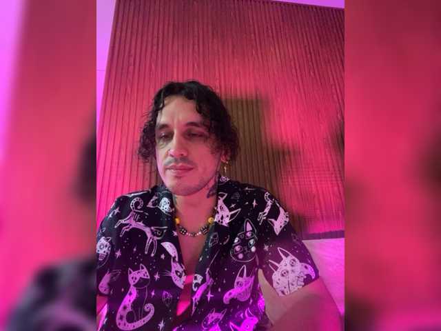 Live sex webcam photo for Maaximilliaan #276014408