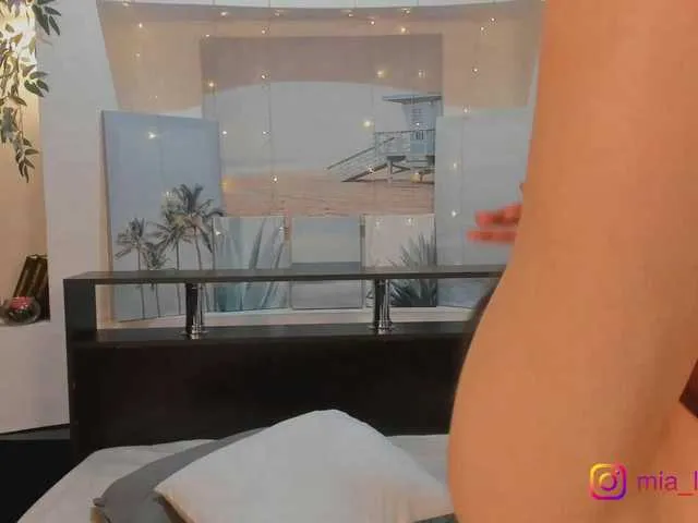 Live sex webcam photo for MaayRicce #272634527