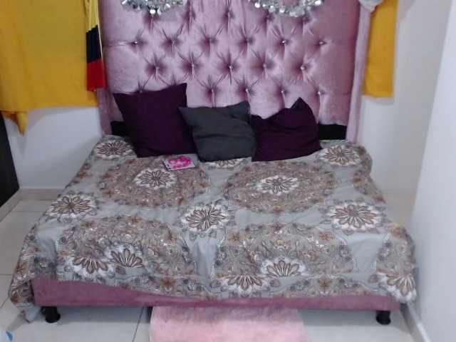 Live sex webcam photo for MacarenaHott #272157453