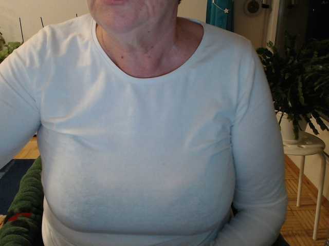 Live sex webcam photo for MadamSG #276908950