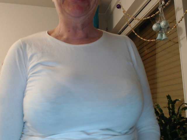 Live sex webcam photo for MadamSG #276999762