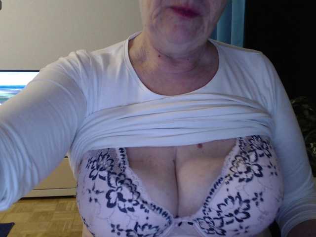 Live sex webcam photo for MadamSG #277210928