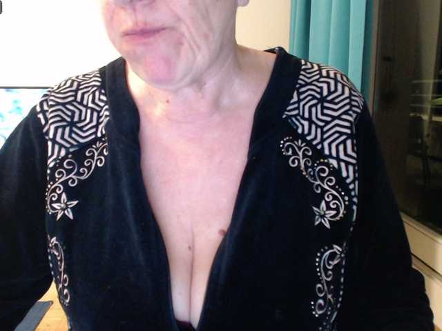 Live sex webcam photo for MadamSG #277348495