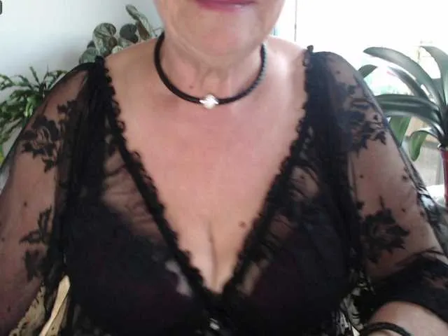 Live sex webcam photo for MadamSG #289671393