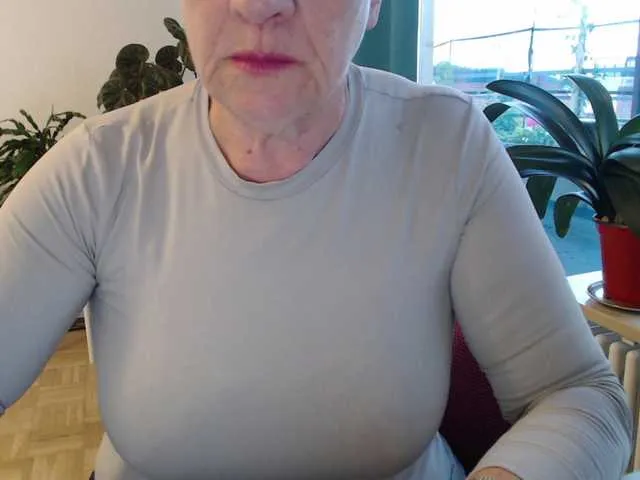 Live sex webcam photo for MadamSG #289703726