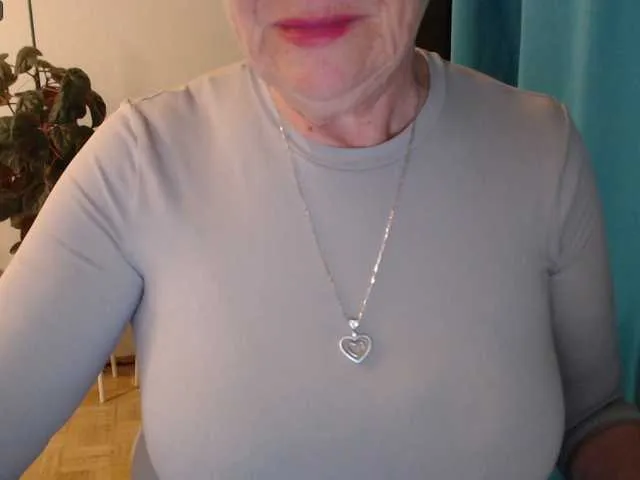 Live sex webcam photo for MadamSG #290145986