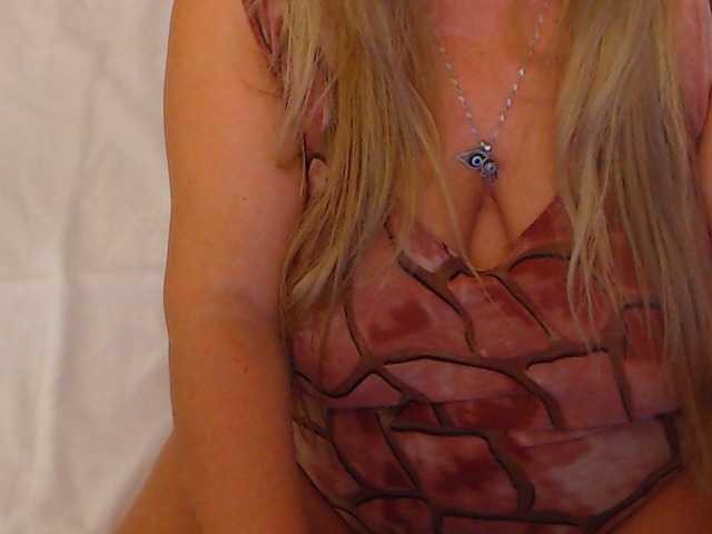 Live sex webcam photo for MadameLeona #276472296