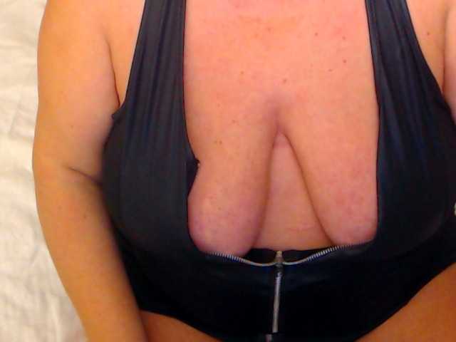 Live sex webcam photo for MadameLeona #277820675