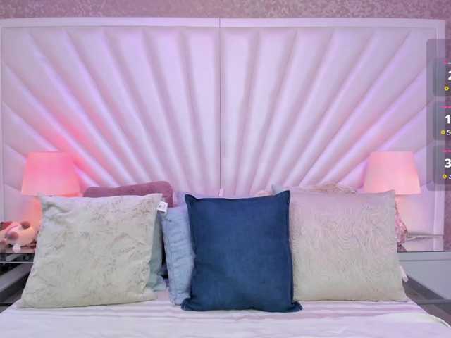 Live sex webcam photo for MaddieKurst #290472846