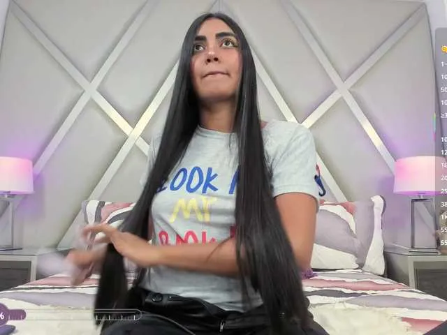 Live sex webcam photo for MaddieKurst #290806297