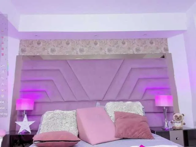 Live sex webcam photo for MaddieKurst #291224751