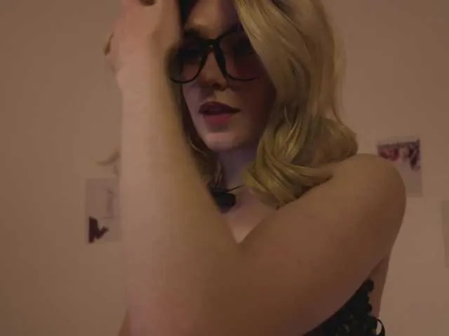 Live sex webcam photo for Maddison #290871440