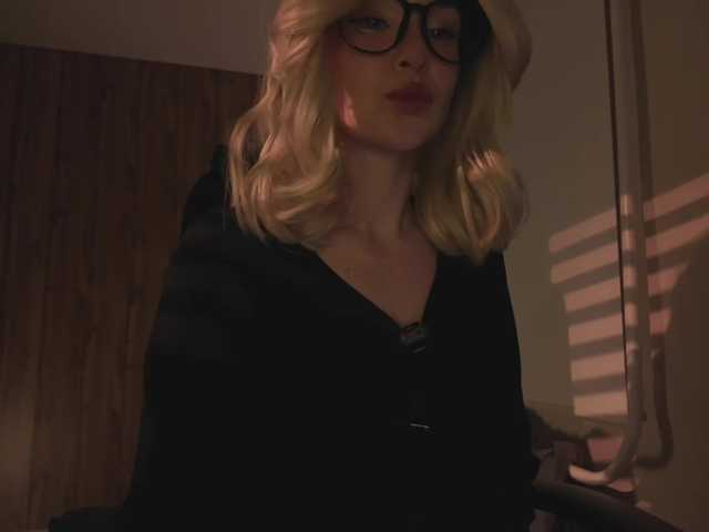 Live sex webcam photo for Maddison #292166418