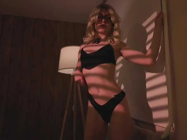 Live sex webcam photo for Maddison #292351931