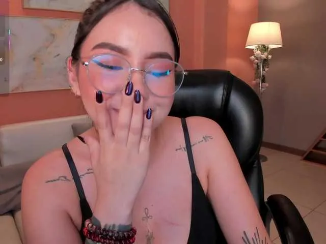 Live sex webcam photo for MaddisonCollins #290824378