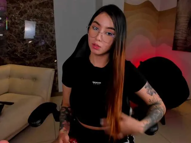 Live sex webcam photo for MaddisonCollins #291134673