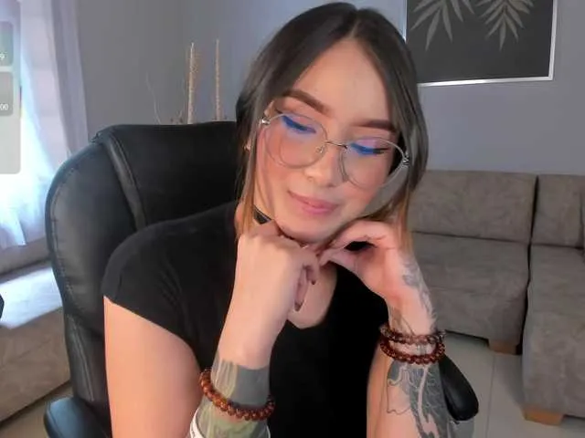 Live sex webcam photo for MaddisonCollins #291220709