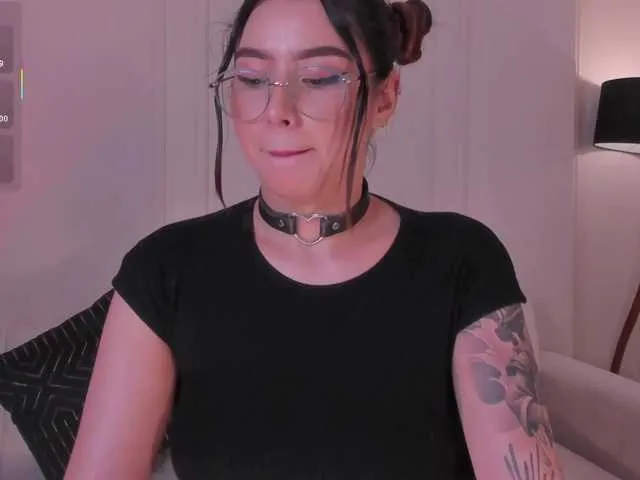 Live sex webcam photo for MaddisonCollins #291827307