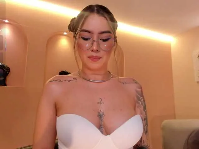 Live sex webcam photo for MaddisonCollins #292119871