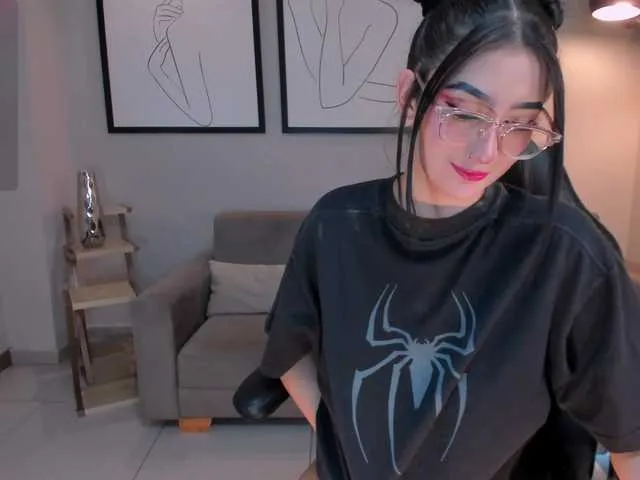Live sex webcam photo for MaddisonLowe #290271747
